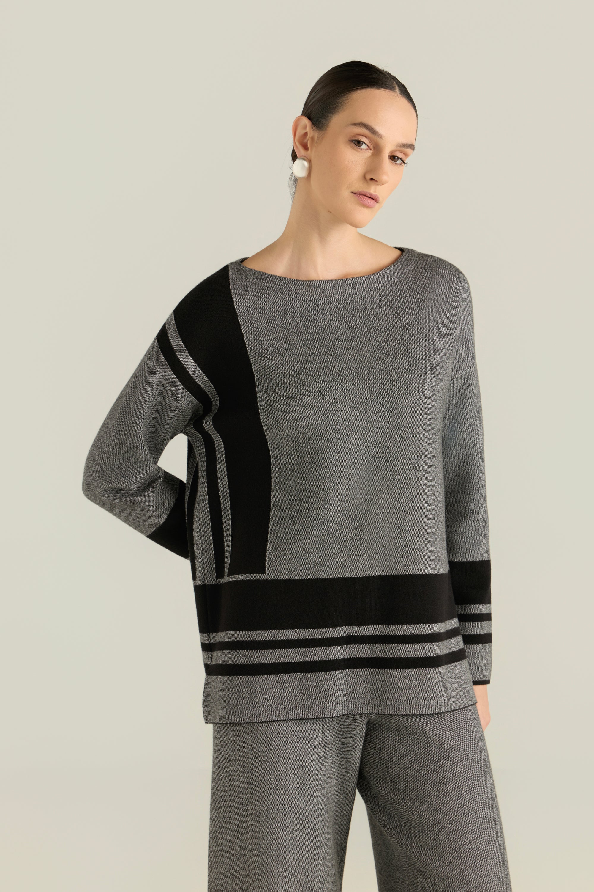 Sweater With Contrast Stripe Trim