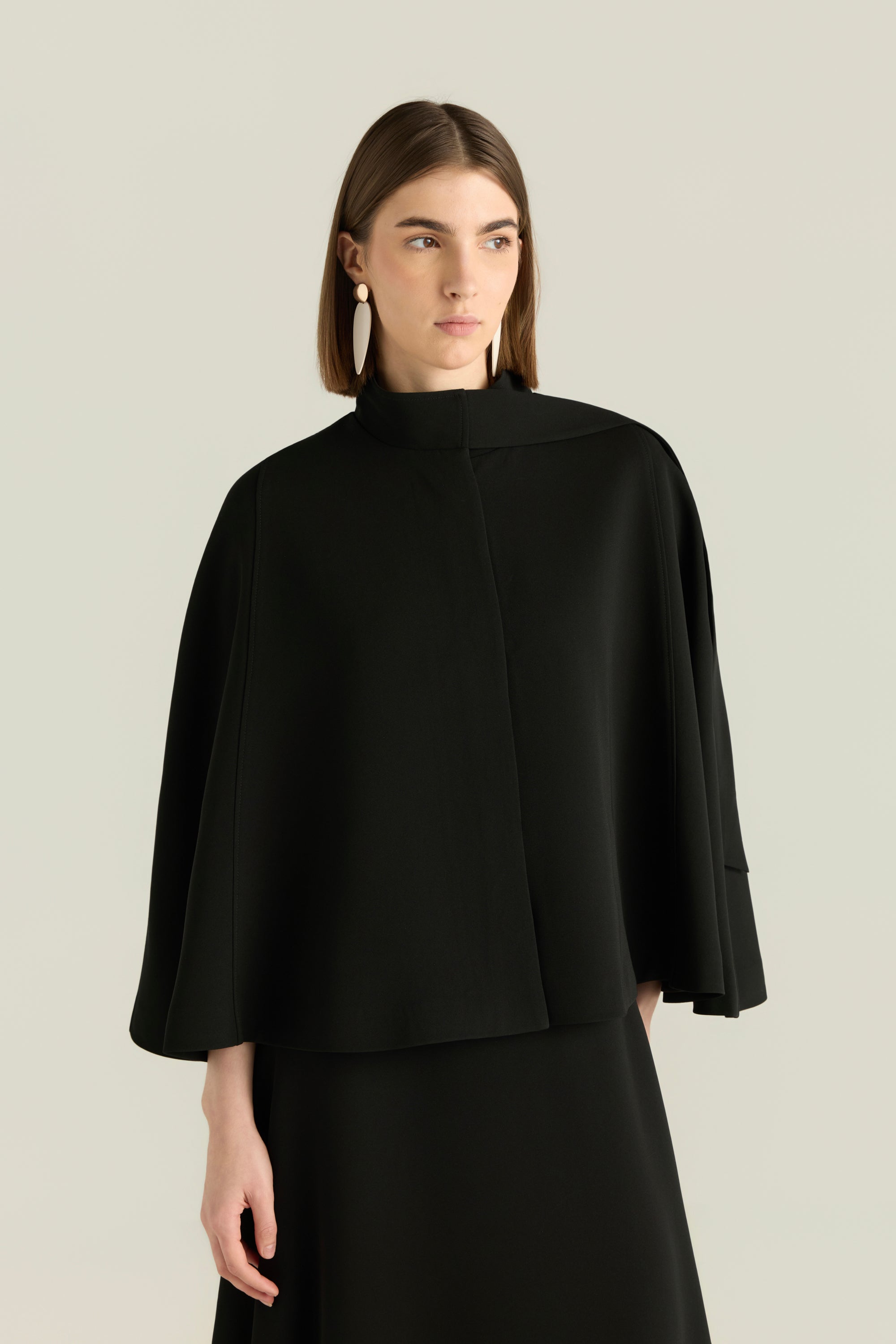 Solid Sd Collar Cape