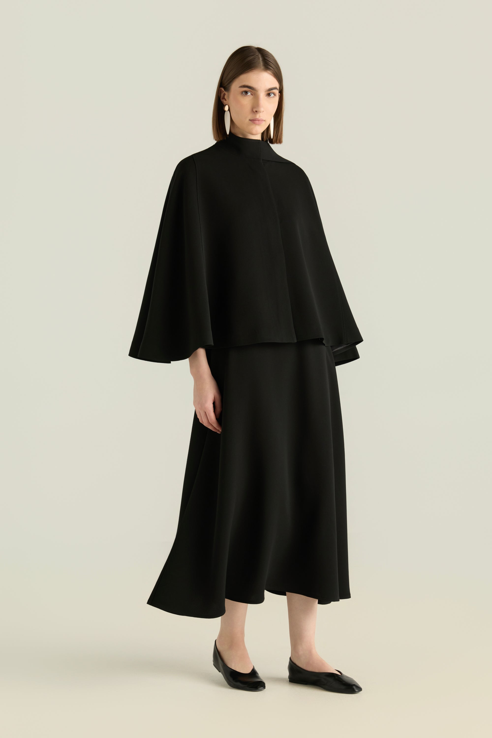 Solid Sd Collar Cape