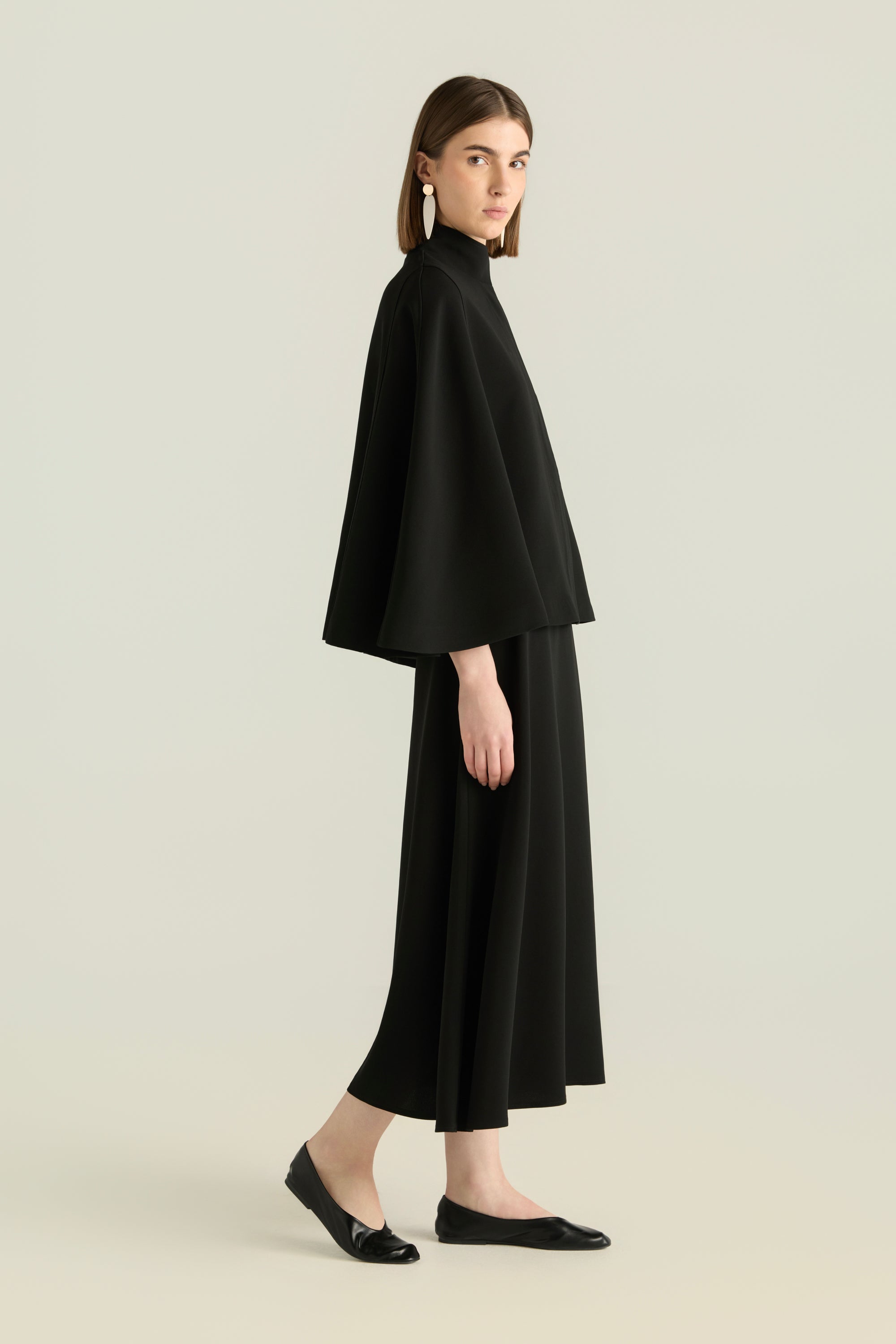 Solid Sd Collar Cape
